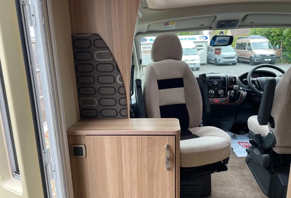 Bessacarr E520 LUXURY REAR LOUNGE 2 BERTH  2012