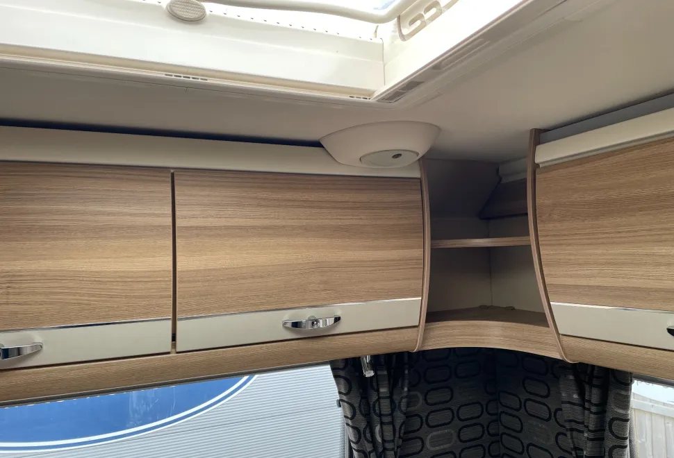 Bessacarr E520 LUXURY REAR LOUNGE 2 BERTH  2012