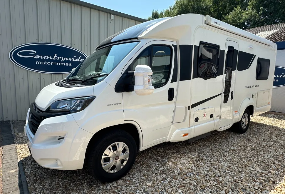Bessacarr 454 SWIFT BESSACARR 454 - CORNER BED - 4 BERTH & 4 BELTS  2017