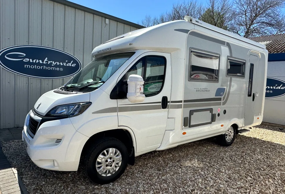 Auto-Sleepers Broadway EB 2 BERTH FRONT LOUNGE - END WASHROOM - LUXURY  2016