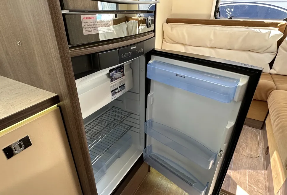 Burstner Viseo I700 LOW MILEAGE - REAR LOUNGE - FRONT DROP DOWN BED - THE PERFECT TOURING LAYOUT  2014
