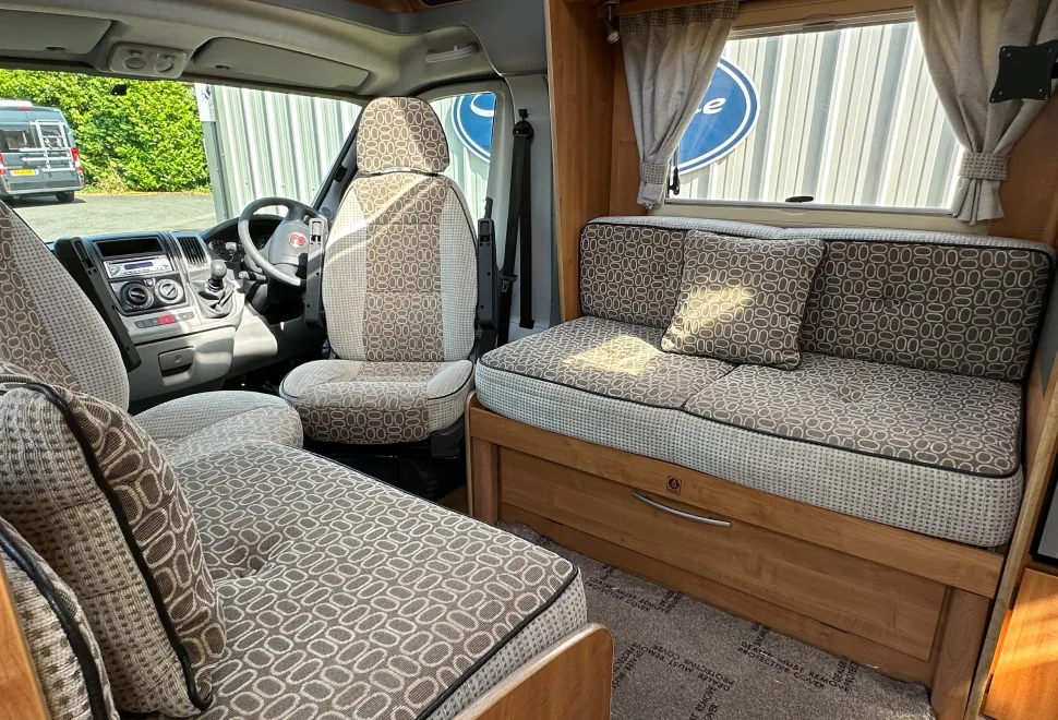Auto-Trail Excel 640 G  - GARAGE MODEL 2010