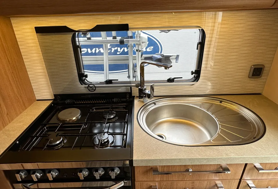Auto-Trail Navajo 2 BERTH FRONT LOUNGE LUXURY MODEL  2015