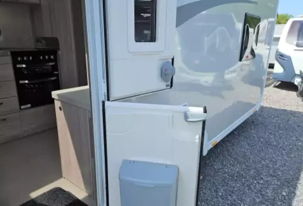 Elddis   2024