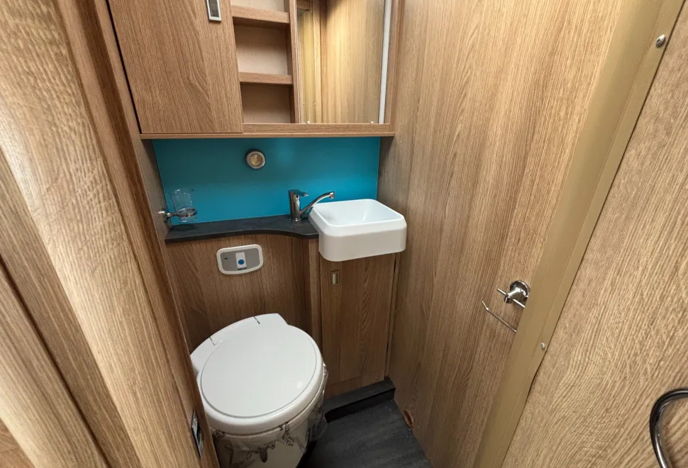 Auto-Trail  Tracker 2024