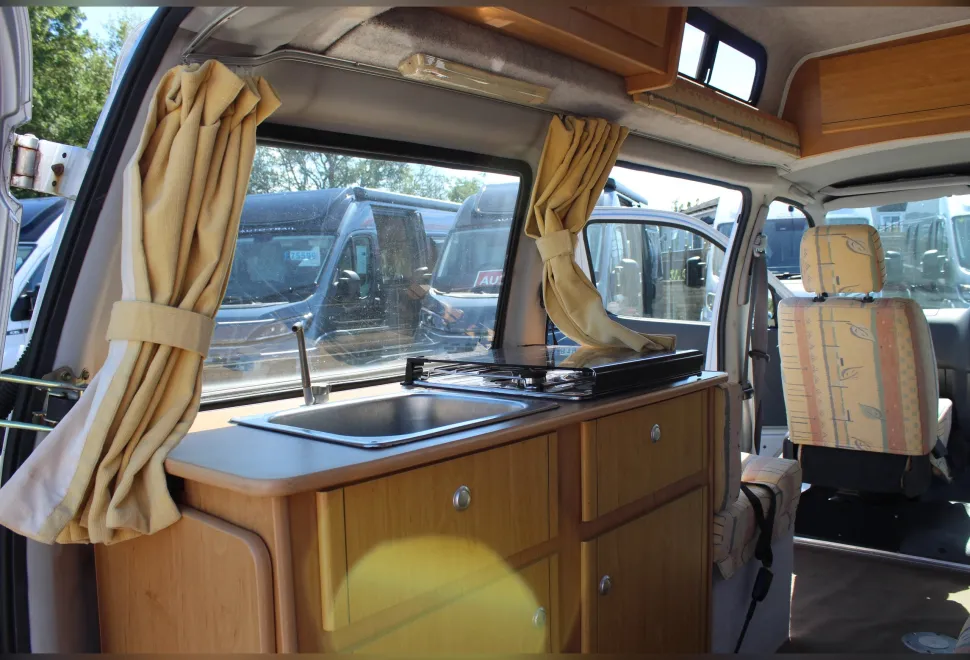 Toyota  Camper 2003