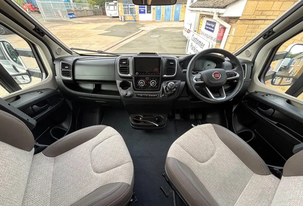 Auto-Trail  Tracker 2024
