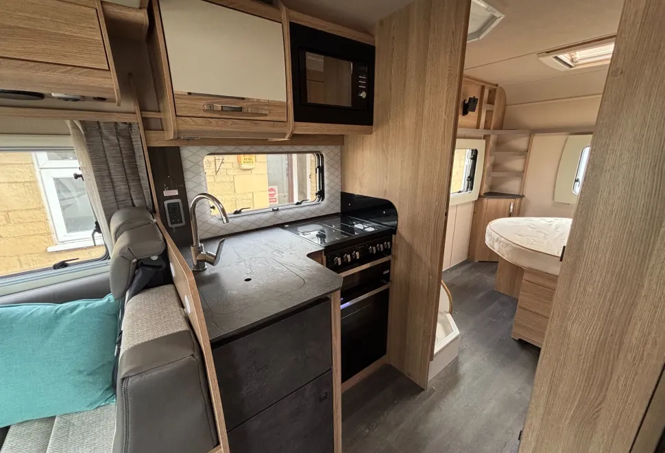Auto-Trail  Tracker 2024