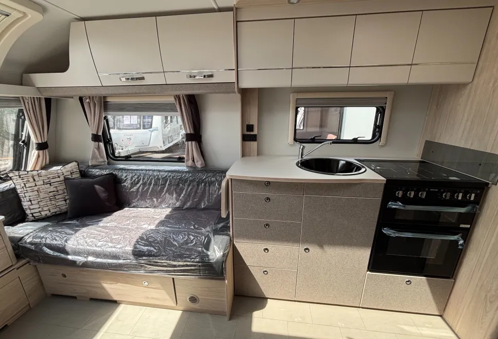 Elddis  Avante 868 2026