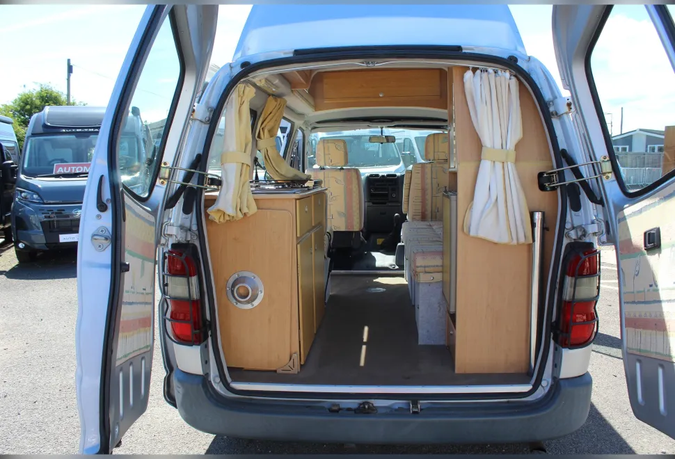 Toyota  Camper 2003