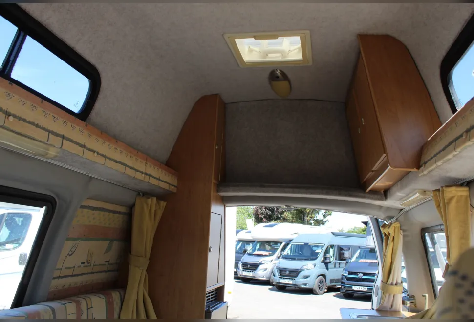 Toyota  Camper 2003