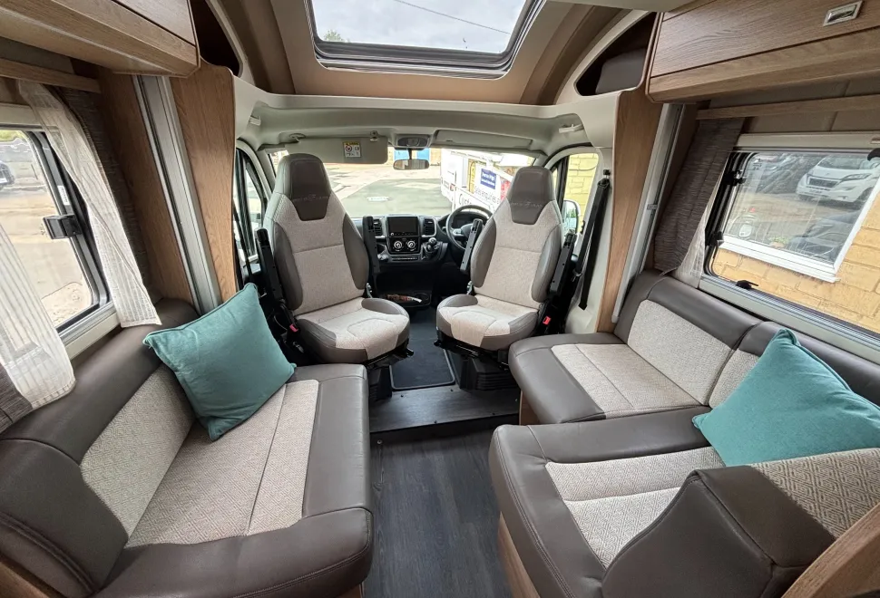 Auto-Trail  Tracker 2024