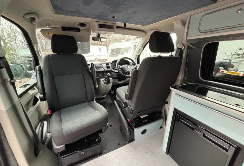 Volkswagen  Transporter T28 2018