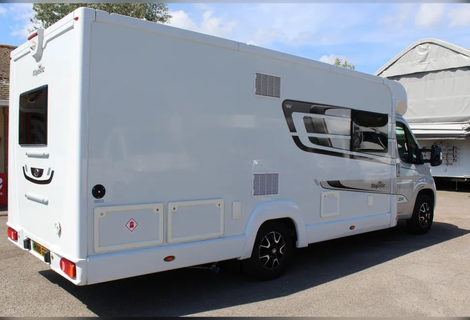 Elddis  Encore 254 2018