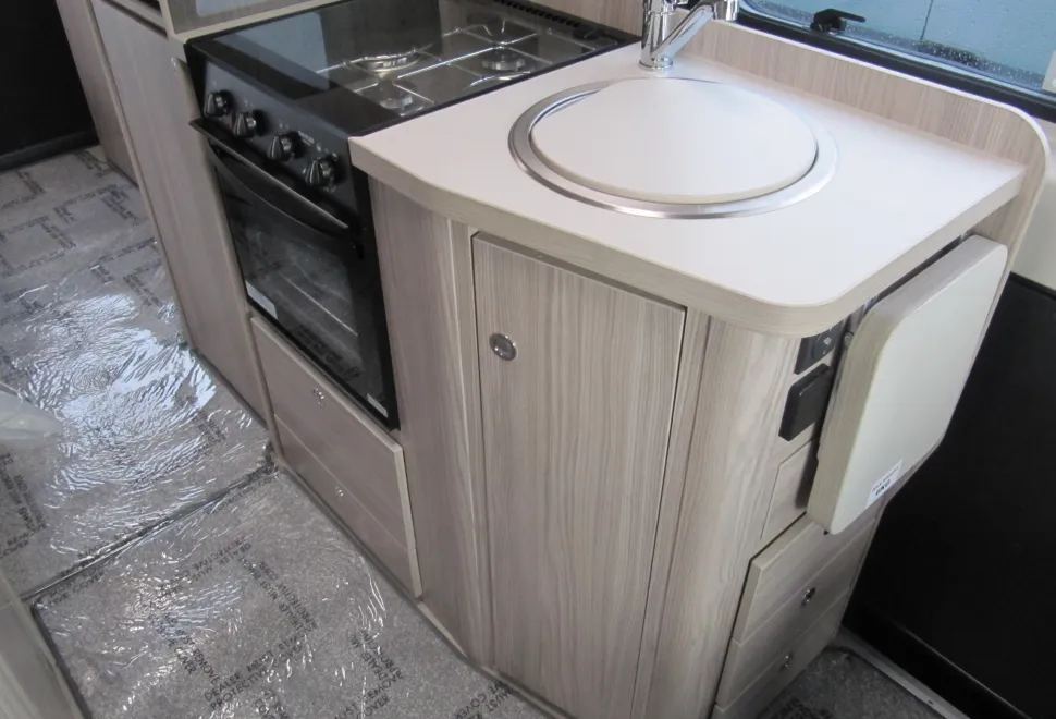 Elddis  Autoquest CV60 2025