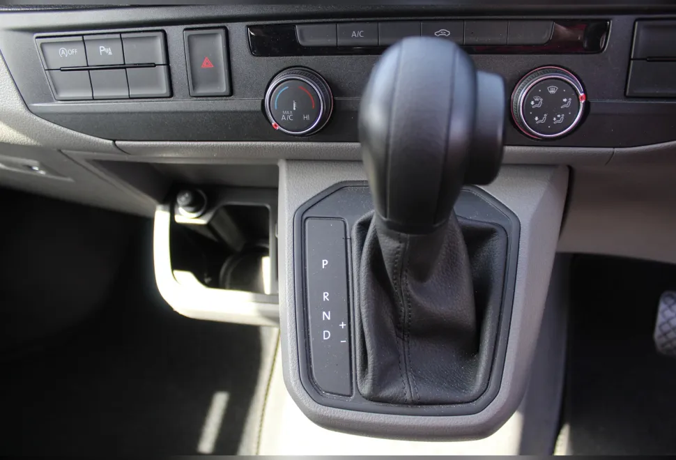 Volkswagen  Transporter 2024