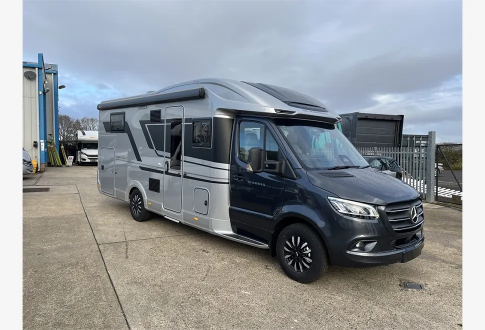 Adria  MATRIX SUPREME MB 670 DC 