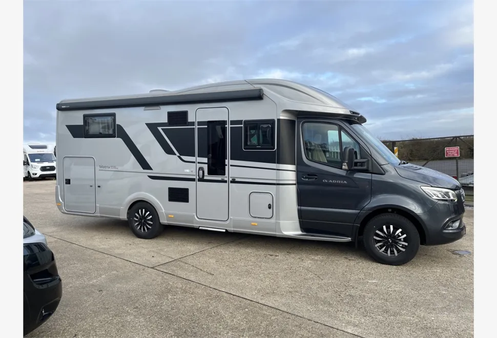 Adria  MATRIX SUPREME MB 670 DC 