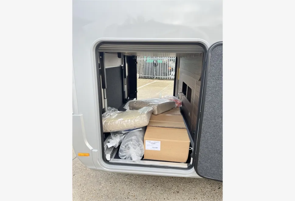 Adria  MATRIX SUPREME MB 670 DC 