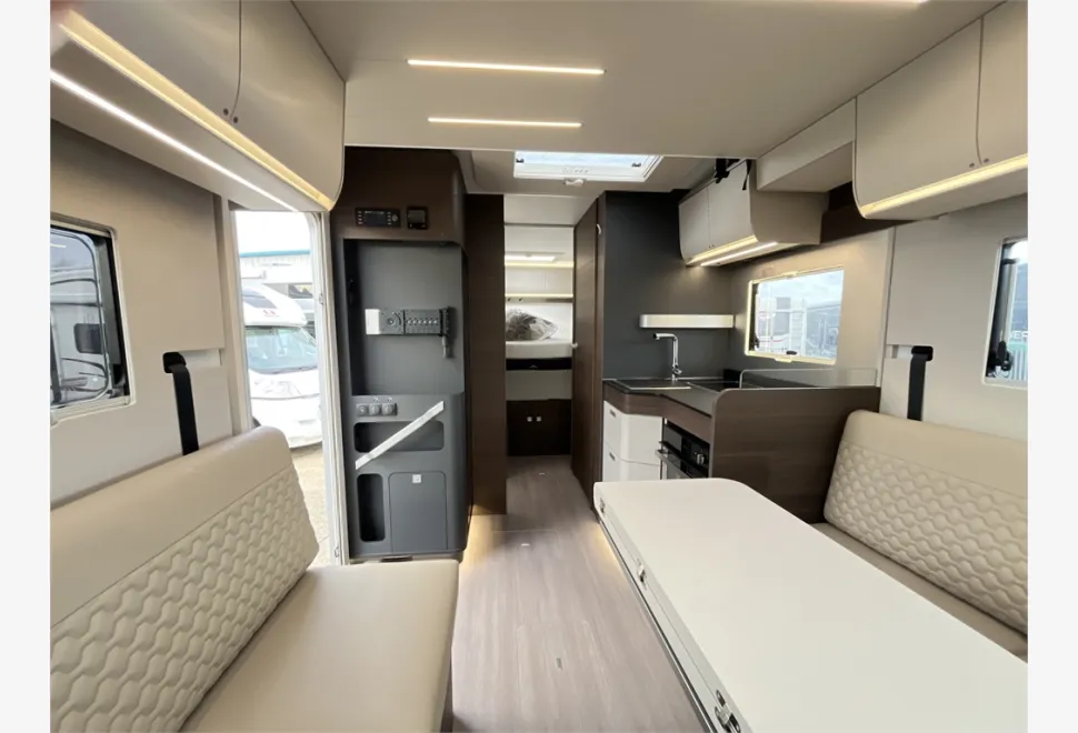 Adria  MATRIX SUPREME MB 670 DC 