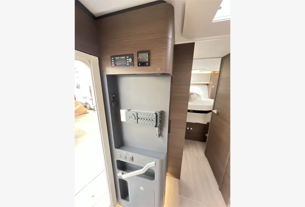 Adria  MATRIX SUPREME MB 670 DC 