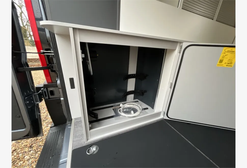 Pilote  Van V633M 