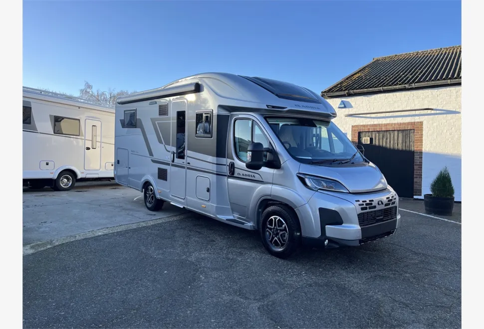 Adria  MATRIX SUPREME 670 DC 