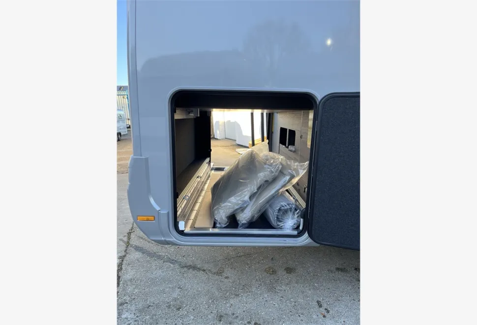 Adria  MATRIX SUPREME 670 DC 