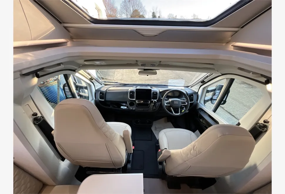 Adria  MATRIX SUPREME 670 DC 