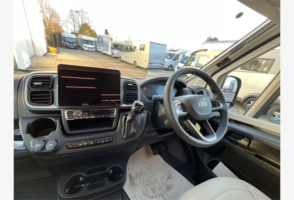 Adria  MATRIX SUPREME 670 DC 