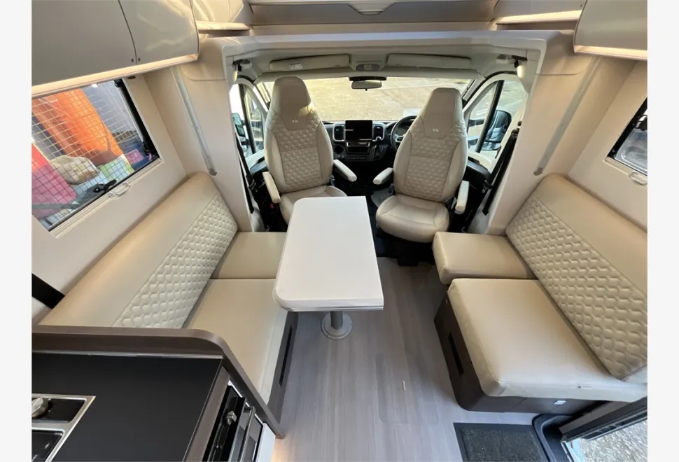 Adria  MATRIX SUPREME 670 DC 