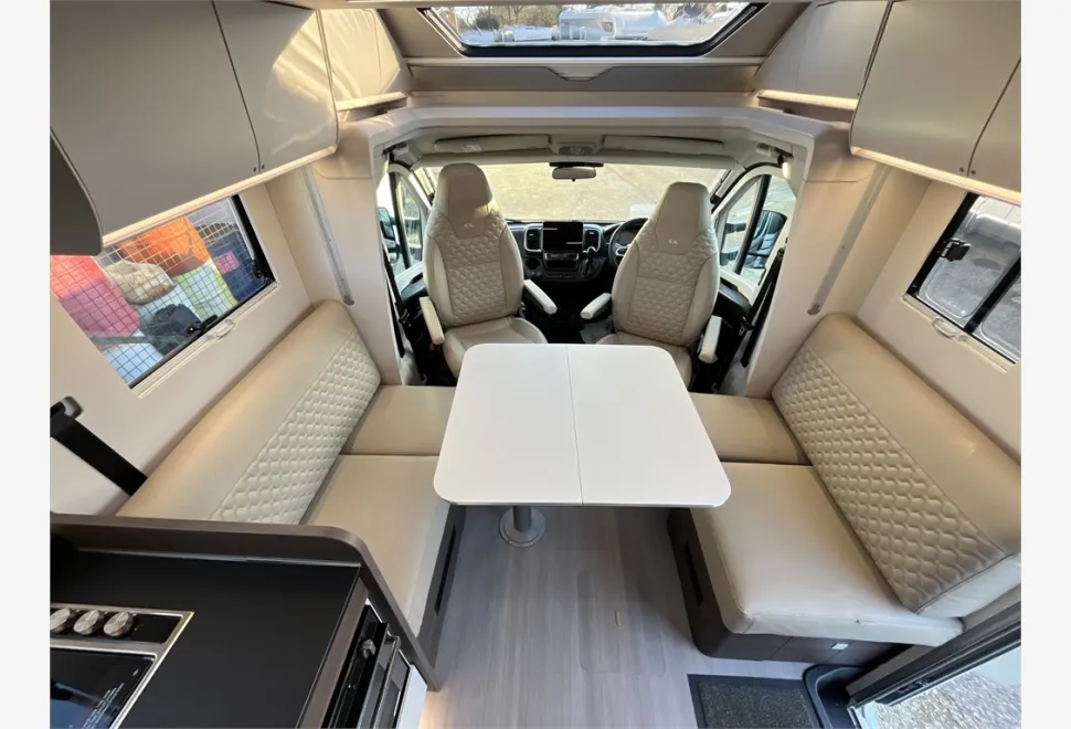 Adria  MATRIX SUPREME 670 DC 