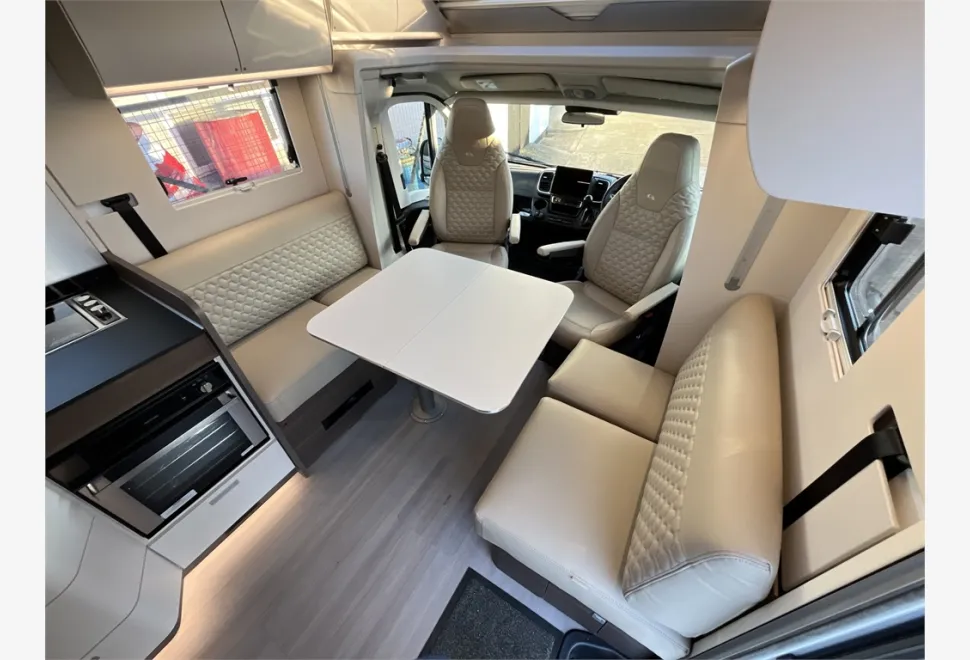 Adria  MATRIX SUPREME 670 DC 