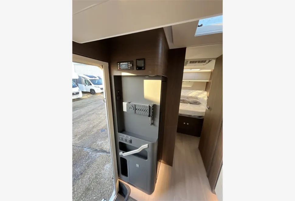 Adria  MATRIX SUPREME 670 DC 