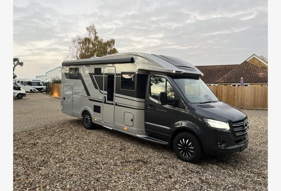 Adria  MATRIX SUPREME MB 670 DL 