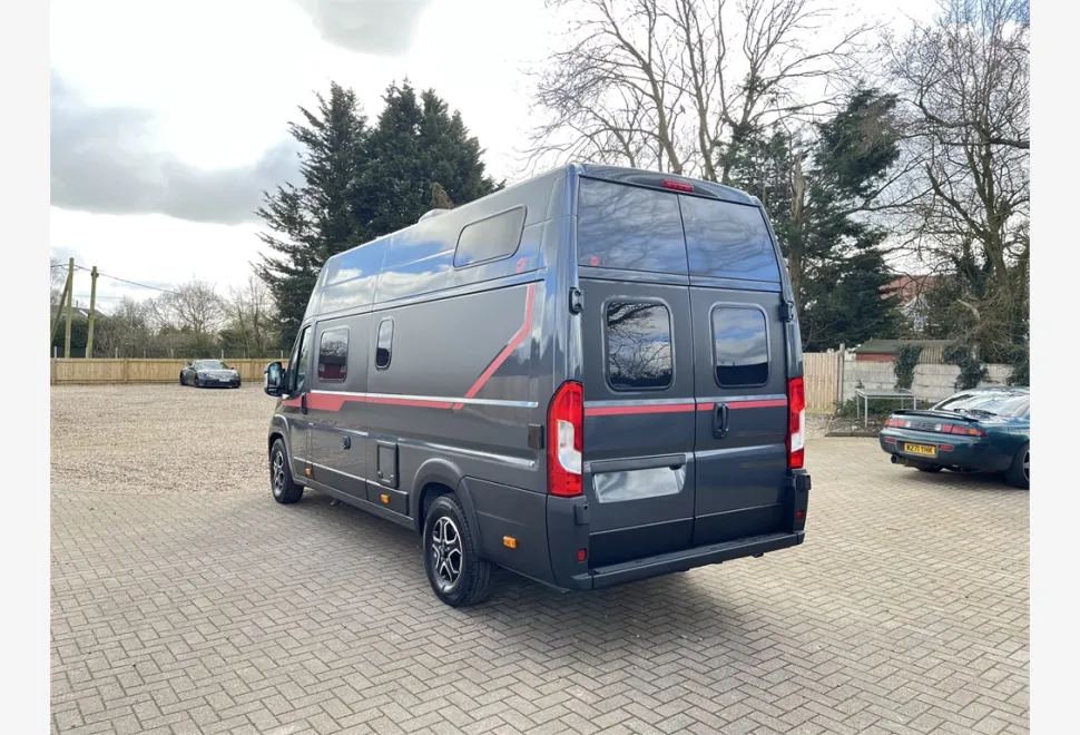 Pilote  Van V633M 