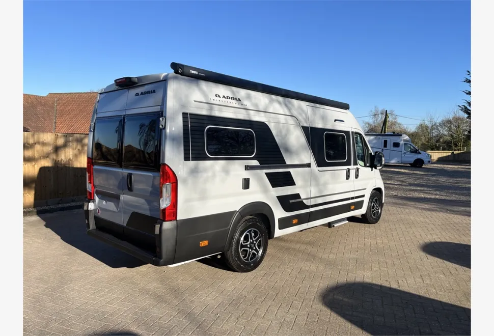 Adria  TWIN SUPREME 640 SLB 