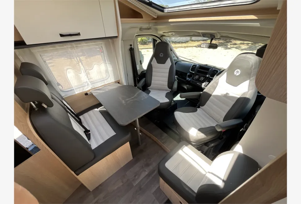 Sunlight  Van V 60 Adventure Edition 