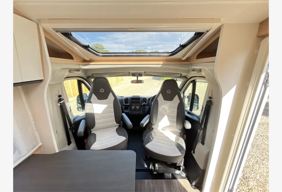 Sunlight  V66 Adventure Edition 