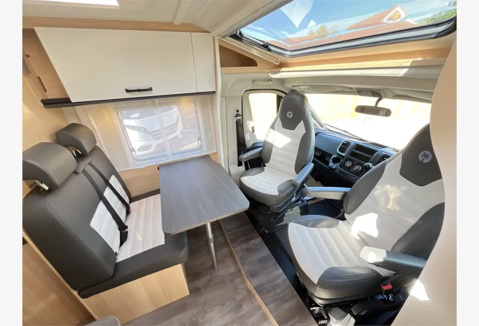 Sunlight  V66 Adventure Edition 