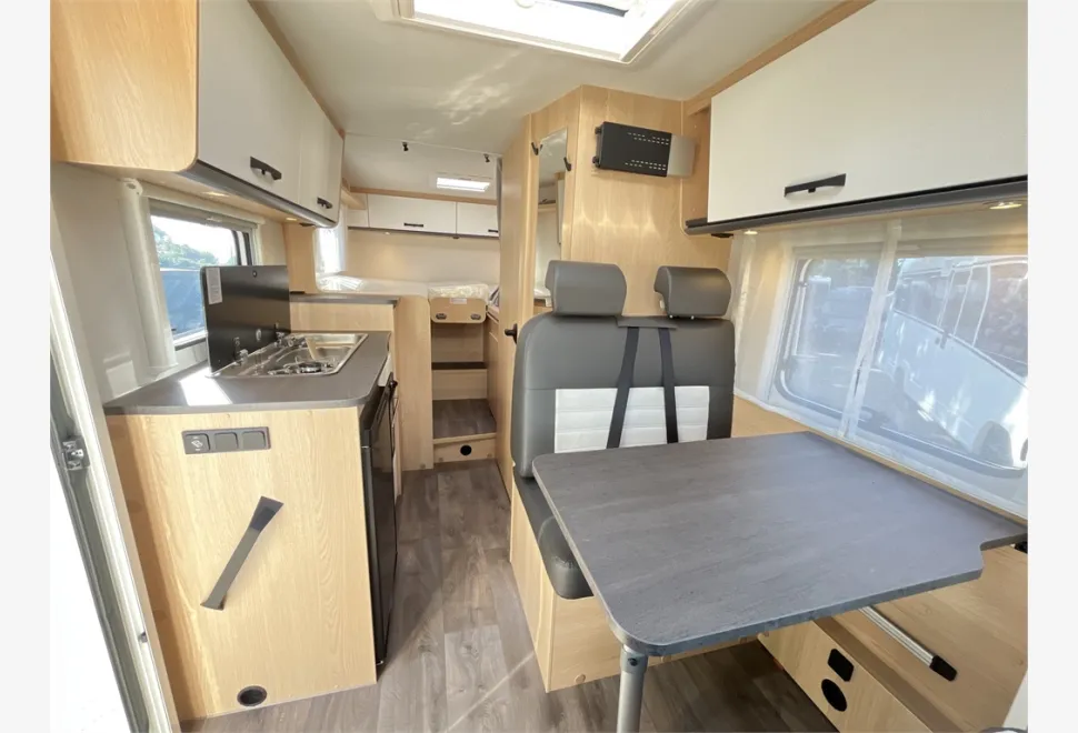 Sunlight  V66 Adventure Edition 
