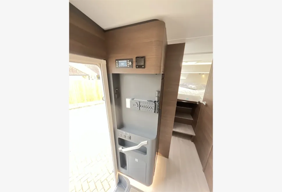 Adria  CORAL SUPREME MB 670 DL 