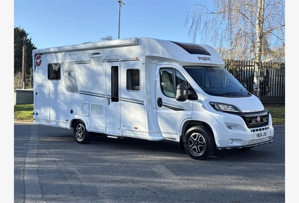 Pilote  P746 FC Expression 2024