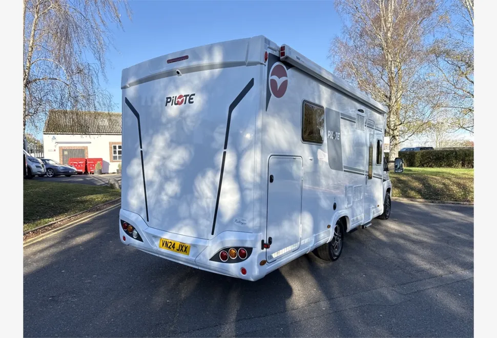 Pilote  P746 FC Expression 2024