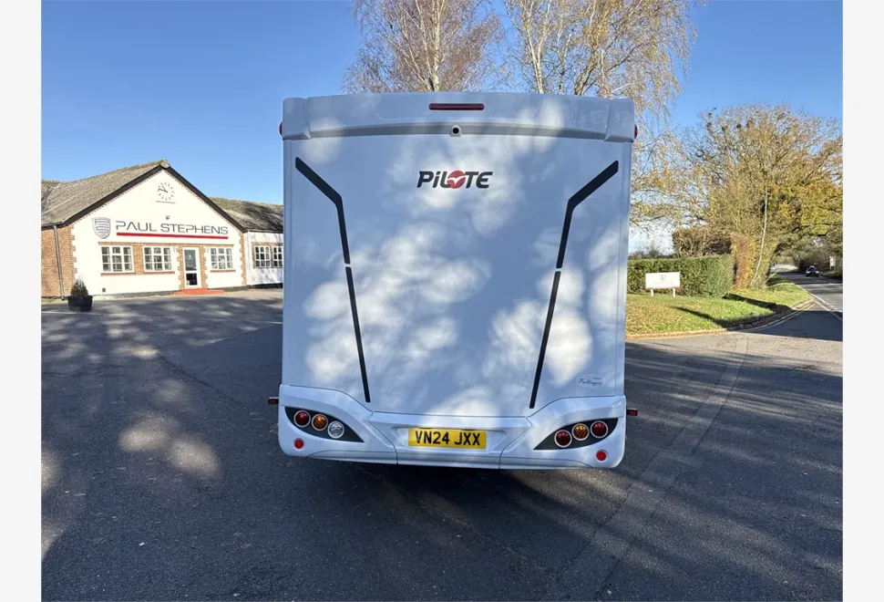 Pilote  P746 FC Expression 2024