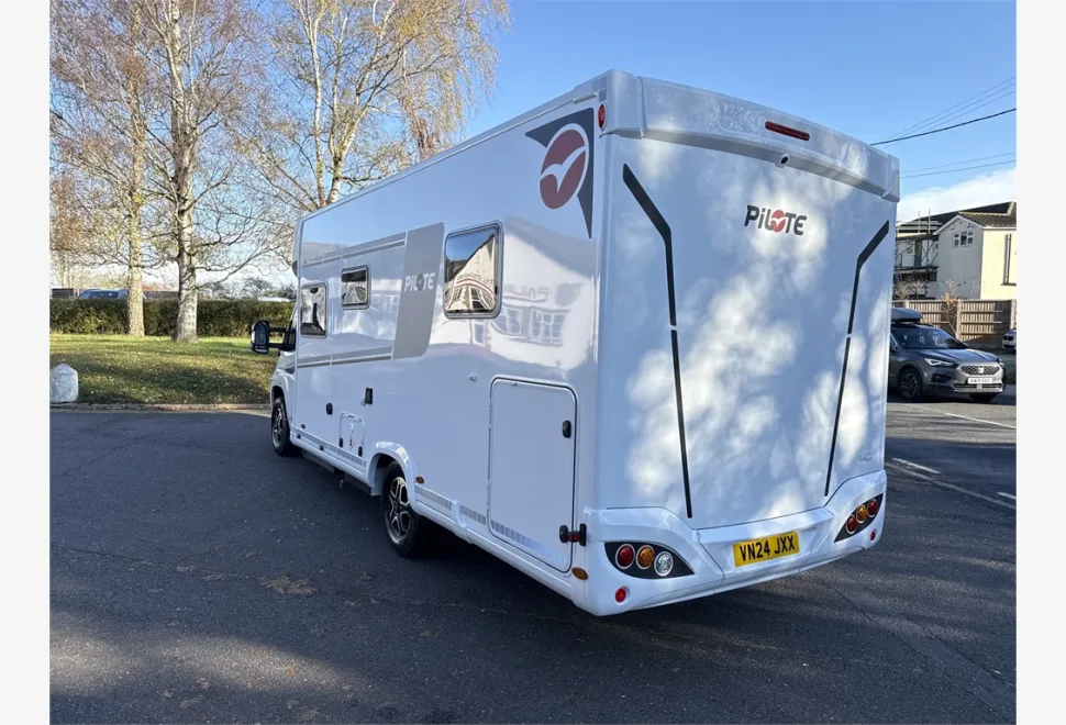 Pilote  P746 FC Expression 2024