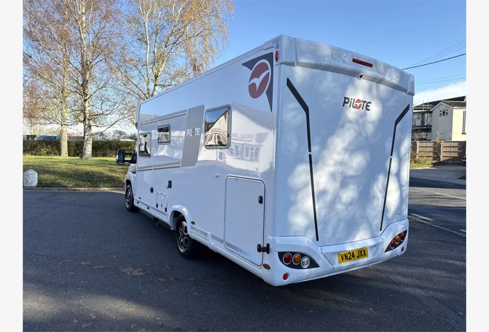 Pilote  P746 FC Expression 2024
