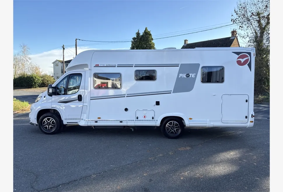 Pilote  P746 FC Expression 2024