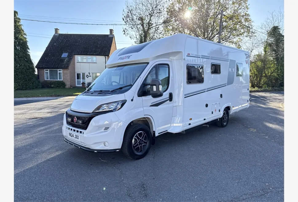 Pilote  P746 FC Expression 2024