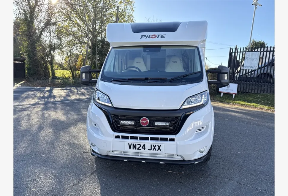 Pilote  P746 FC Expression 2024